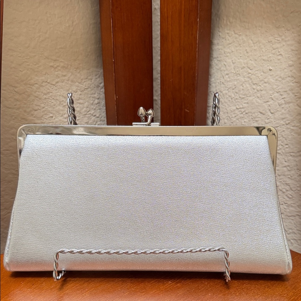 🔹Vintage Ande' Silver Clutch Purse….